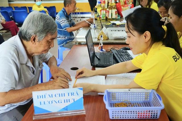 Vì sao chi trả lương hưu, trợ cấp BHXH tháng 2, tháng 3 gộp vào một tháng?  - Ảnh 1.