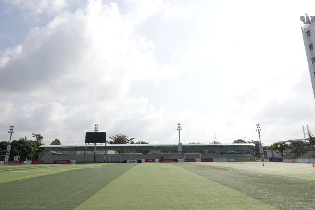 Sân bóng Trường ĐH Đồng Tháp đã sẵn sàng cho TNSV THACO cup 2026- Ảnh 2.
