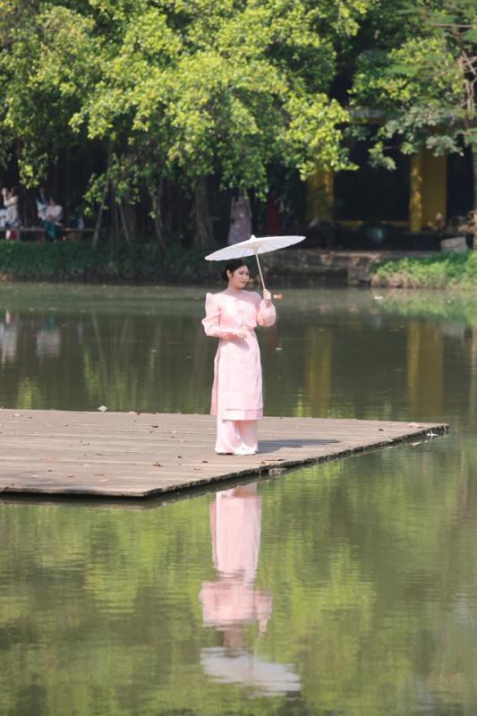 Rủ nhau chụp ảnh tết từ sáng sớm để tránh cảnh đông nghẹt người- Ảnh 4. Rủ nhau chụp ảnh tết từ sáng sớm để tránh cảnh đông nghẹt người- Ảnh 4.