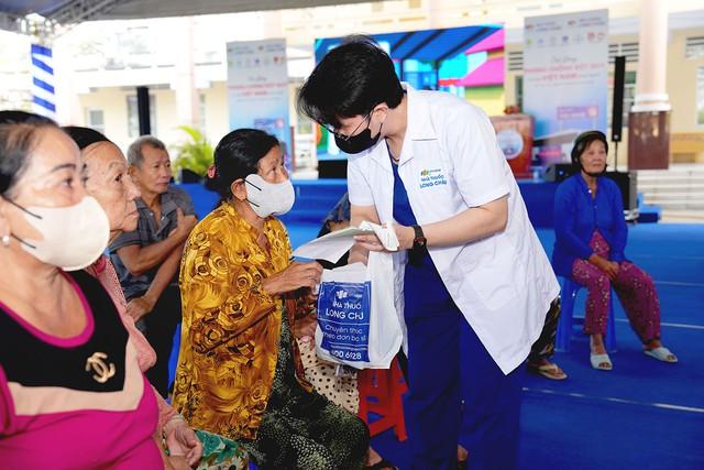 'Long Châu sẻ chia 2026' mở rộng chuỗi chương trình tầm soát đột quỵ, nâng cao nhận thức cộng đồng- Ảnh 5. 'Long Châu sẻ chia 2026' mở rộng chuỗi chương trình tầm soát đột quỵ, nâng cao nhận thức cộng đồng- Ảnh 5.