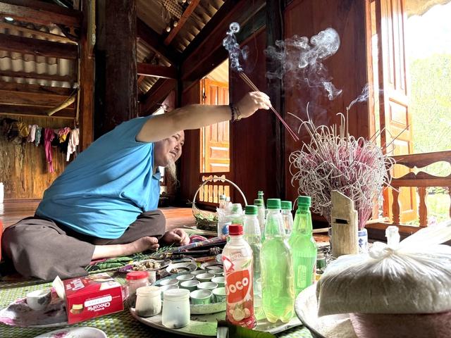 Thầy mo Mường và túi Khót bí ẩn  - Ảnh 1.