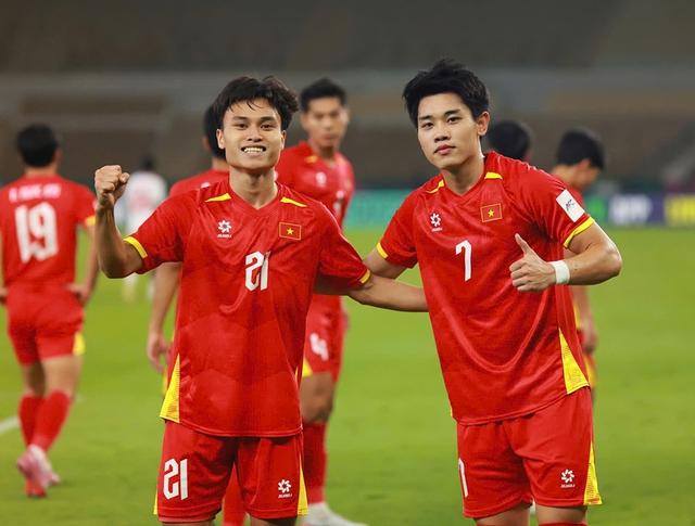U.23 Việt Nam sẽ vào chung kết bằng sự biến ảo, trang phục đỏ đấu U.23 Trung Quốc- Ảnh 1. U.23 Việt Nam sẽ vào chung kết bằng sự biến ảo, trang phục đỏ đấu U.23 Trung Quốc- Ảnh 1.
