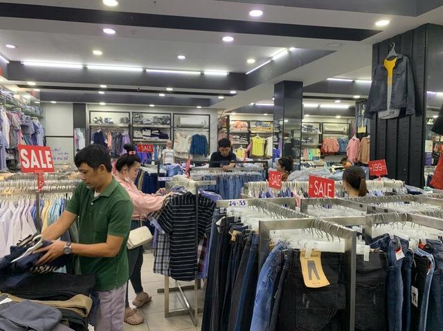 Vì sao càng cận tết, nhiều người càng thích mua sắm?- Ảnh 2. Vì sao càng cận tết, nhiều người càng thích mua sắm?- Ảnh 2.
