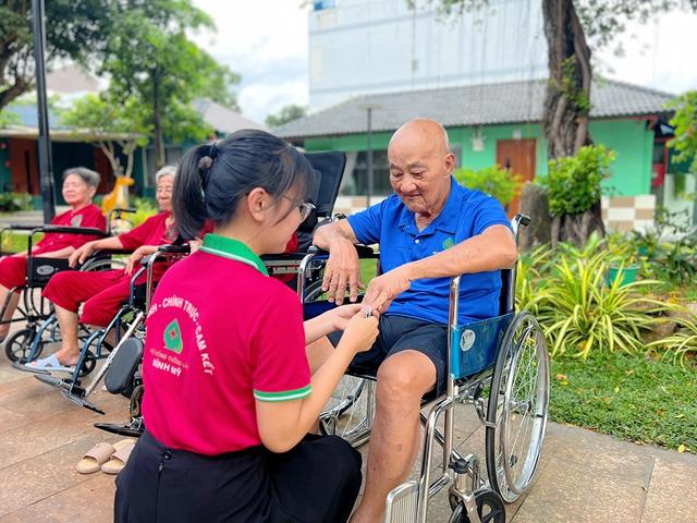 Người già và dưỡng lão: Ai rồi cũng… già - Ảnh 3. Người già và dưỡng lão: Ai rồi cũng… già - Ảnh 3.