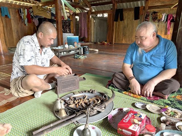Thầy mo Mường và túi Khót bí ẩn  - Ảnh 4.