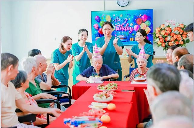 Người già và dưỡng lão: Ai rồi cũng… già - Ảnh 4. Người già và dưỡng lão: Ai rồi cũng… già - Ảnh 4.