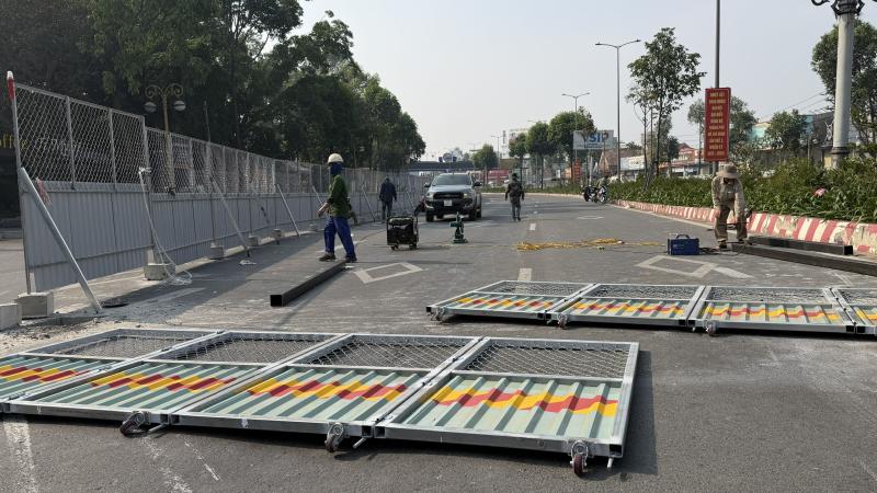 Giáp tết, dựng rào chắn làm hầm chui quốc lộ 13 có ảnh hưởng đến dân?- Ảnh 5. Giáp tết, dựng rào chắn làm hầm chui quốc lộ 13 có ảnh hưởng đến dân?- Ảnh 5.