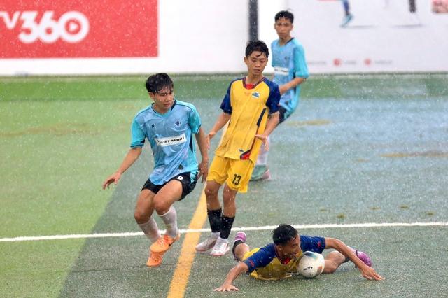 Nhiều trận đấu 'nảy lửa' ở vòng loại giải bóng đá Thanh Niên sinh viên Việt Nam- Ảnh 9. Nhiều trận đấu 'nảy lửa' ở vòng loại giải bóng đá Thanh Niên sinh viên Việt Nam- Ảnh 9.