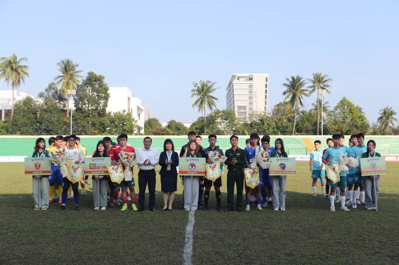 Khai mạc khu vực Duyên hải miền Trung: Lan tỏa không chỉ tình yêu bóng đá...- Ảnh 3. Khai mạc khu vực Duyên hải miền Trung: Lan tỏa không chỉ tình yêu bóng đá...- Ảnh 3.