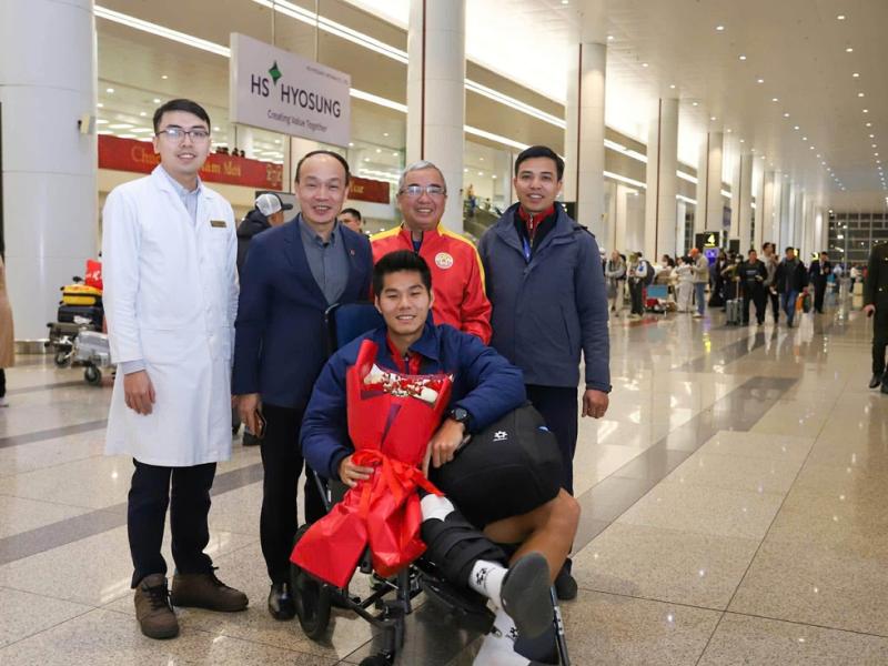Hiểu Minh lần đầu hé lộ lý do chấn thương, nhập viện ngay trong đêm: Lên bàn mổ ngày nào?- Ảnh 1.