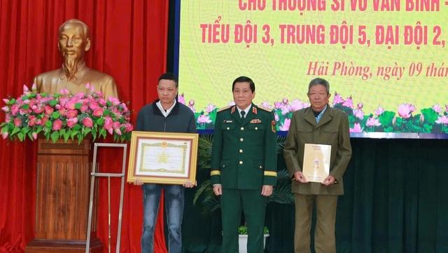 Truy tặng danh hiệu Anh hùng LLVT nhân dân cho thượng sĩ Vũ Văn Bình- Ảnh 1. Truy tặng danh hiệu Anh hùng LLVT nhân dân cho thượng sĩ Vũ Văn Bình- Ảnh 1.