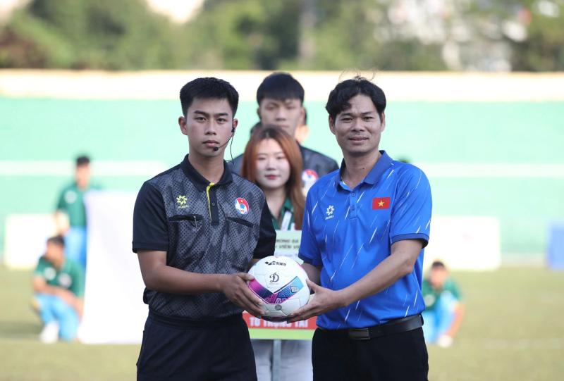 Khai mạc khu vực Duyên hải miền Trung: Lan tỏa không chỉ tình yêu bóng đá...- Ảnh 9. Khai mạc khu vực Duyên hải miền Trung: Lan tỏa không chỉ tình yêu bóng đá...- Ảnh 9.