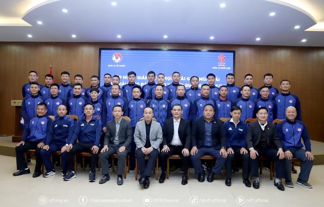 ‘Mổ băng’ các tình huống VAR, Ban Trọng tài có động thái đặc biệt khi V-League tái xuất- Ảnh 5. ‘Mổ băng’ các tình huống VAR, Ban Trọng tài có động thái đặc biệt khi V-League tái xuất- Ảnh 5.