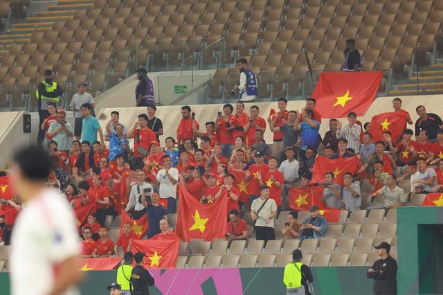 'Cậu út' Lê Phát thực sự... phát dưới 'ma thuật' của HLV Kim Sang-sik- Ảnh 4. 'Cậu út' Lê Phát thực sự... phát dưới 'ma thuật' của HLV Kim Sang-sik- Ảnh 4.