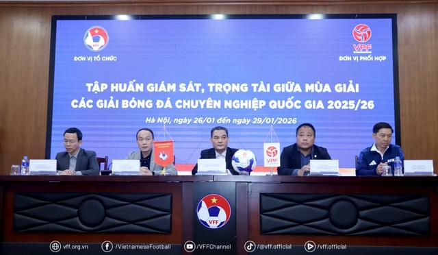 ‘Mổ băng’ các tình huống VAR, Ban Trọng tài có động thái đặc biệt khi V-League tái xuất- Ảnh 1. ‘Mổ băng’ các tình huống VAR, Ban Trọng tài có động thái đặc biệt khi V-League tái xuất- Ảnh 1.