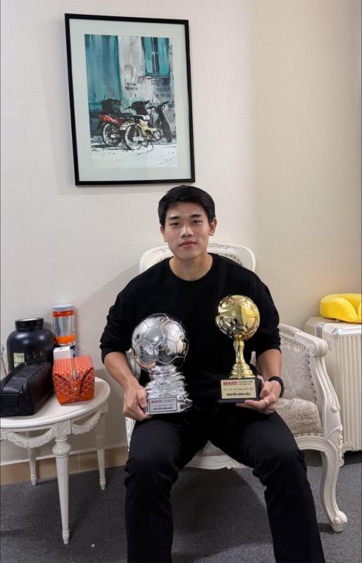 AFC nhờ Chủ tịch VFF Trần Quốc Tuấn mang Cúp 'Vua phá lưới' châu Á về Việt Nam cho Đình Bắc- Ảnh 3. AFC nhờ Chủ tịch VFF Trần Quốc Tuấn mang Cúp 'Vua phá lưới' châu Á về Việt Nam cho Đình Bắc- Ảnh 3.
