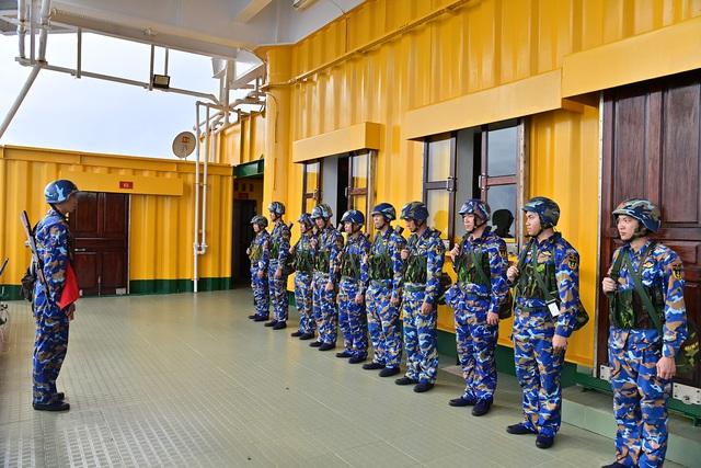 Giữa biển khơi, cán bộ chiến sĩ DK1 hướng về Đại hội XIV của Đảng- Ảnh 4.