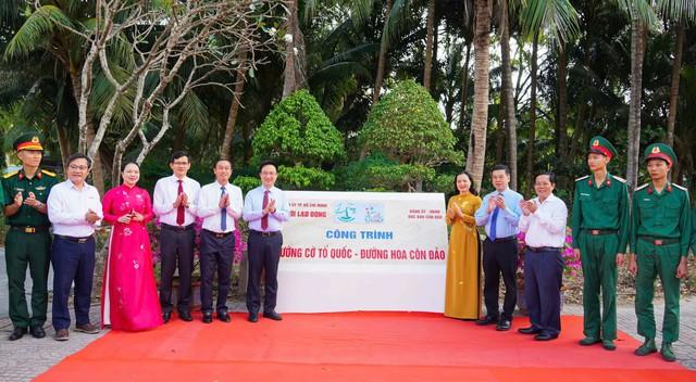 Đặc khu Côn Đảo khánh thành đường cờ, đường hoa trong dịp đặc biệt- Ảnh 1. Đặc khu Côn Đảo khánh thành đường cờ, đường hoa trong dịp đặc biệt- Ảnh 1.