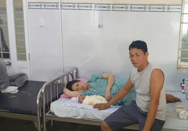 Bị trung tâm y tế từ chối, người đàn ông ở TP.HCM phải đỡ đẻ cho vợ trên taxi- Ảnh 1. Bị trung tâm y tế từ chối, người đàn ông ở TP.HCM phải đỡ đẻ cho vợ trên taxi- Ảnh 1.