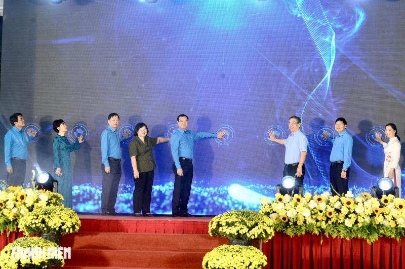 Công nhân TP.HCM được nhận vé máy bay, tàu xe và quà hôm nay- Ảnh 2.