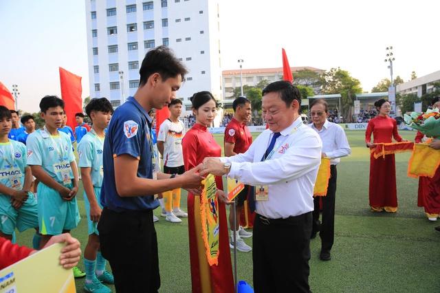 Hàng ngàn người ‘tiếp lửa’ lễ khai mạc vòng loại Tây Nam bộ TNSV THACO cup 2026- Ảnh 17.