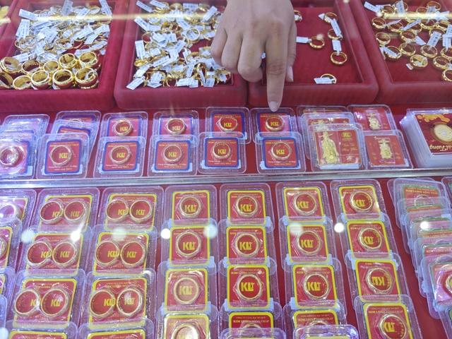 Giá vàng hôm nay 2.1.2026: Vàng nhẫn bán ra vượt mặt vàng miếng- Ảnh 1.