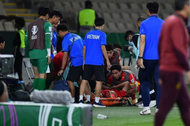 Hiểu Minh chấn thương nặng, Lý Đức thẻ đỏ: Hàng thủ U.23 Việt Nam vụn vỡ, thua đậm U.23 Trung Quốc- Ảnh 6.