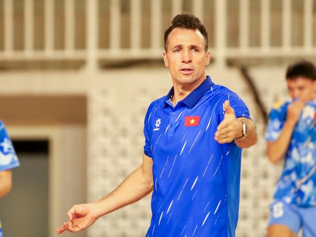 HLV Giustozzi nói cực hay về trận thắng ngược Kuwait, futsal Việt Nam được khen hoàn hảo- Ảnh 1. HLV Giustozzi nói cực hay về trận thắng ngược Kuwait, futsal Việt Nam được khen hoàn hảo- Ảnh 1.