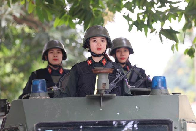 Những bóng hồng lặng lẽ tạo ‘lá chắn thép’ bảo vệ Đại hội Đảng- Ảnh 5.