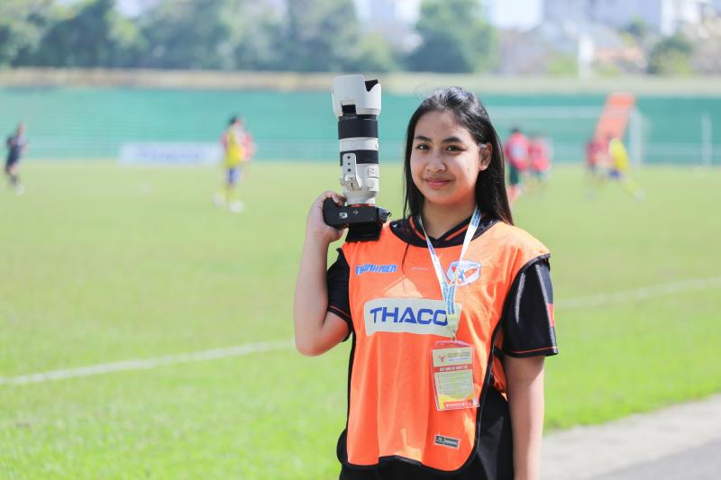 Cô gái vượt ngàn cây số để chụp ảnh cho đội bóng đến từ Cố đô Huế- Ảnh 4. Cô gái vượt ngàn cây số để chụp ảnh cho đội bóng đến từ Cố đô Huế- Ảnh 4.