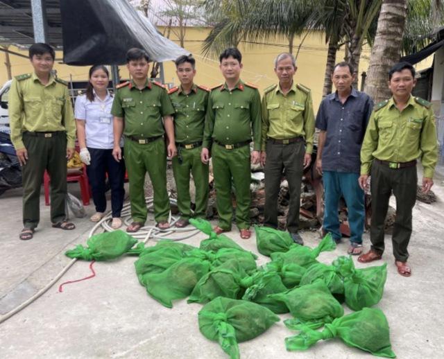 22 con chồn hương bị bỏ trên chiếc vỏ lãi- Ảnh 1. 22 con chồn hương bị bỏ trên chiếc vỏ lãi- Ảnh 1.