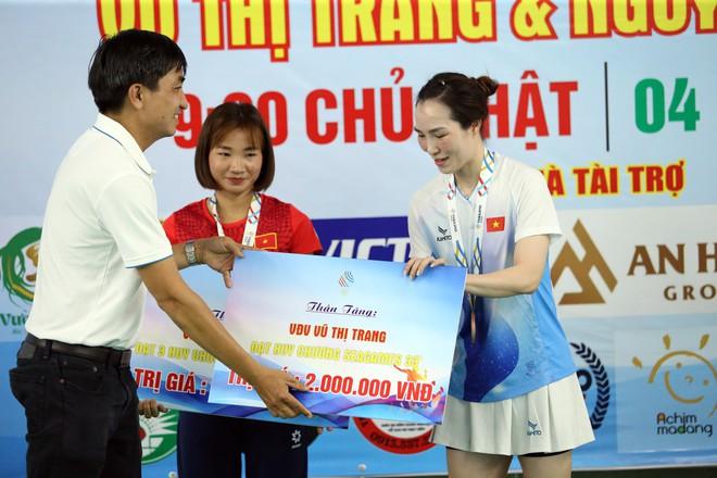 ‘Nữ hoàng điền kinh’ Nguyễn Thị Oanh xuất hiện ở sự kiện đặc biệt, đánh cầu lông cùng vợ Tiến Minh- Ảnh 27. ‘Nữ hoàng điền kinh’ Nguyễn Thị Oanh xuất hiện ở sự kiện đặc biệt, đánh cầu lông cùng vợ Tiến Minh- Ảnh 27.