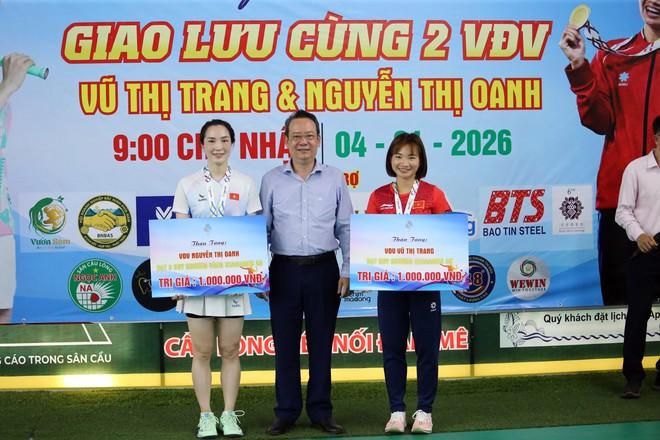 ‘Nữ hoàng điền kinh’ Nguyễn Thị Oanh xuất hiện ở sự kiện đặc biệt, đánh cầu lông cùng vợ Tiến Minh- Ảnh 25. ‘Nữ hoàng điền kinh’ Nguyễn Thị Oanh xuất hiện ở sự kiện đặc biệt, đánh cầu lông cùng vợ Tiến Minh- Ảnh 25.