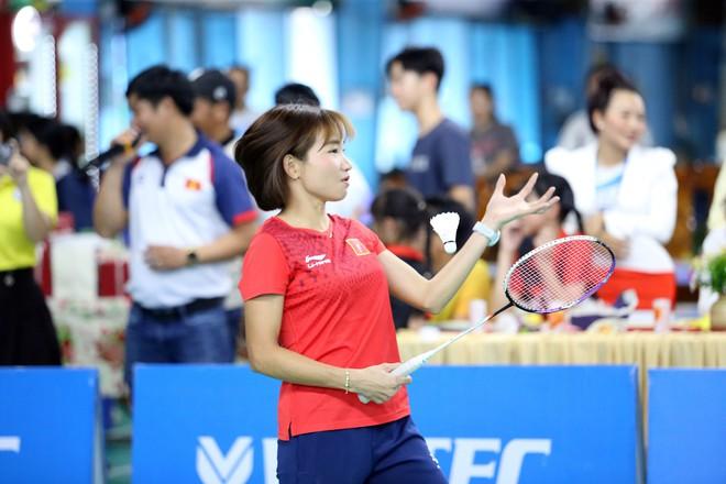 ‘Nữ hoàng điền kinh’ Nguyễn Thị Oanh xuất hiện ở sự kiện đặc biệt, đánh cầu lông cùng vợ Tiến Minh- Ảnh 38. ‘Nữ hoàng điền kinh’ Nguyễn Thị Oanh xuất hiện ở sự kiện đặc biệt, đánh cầu lông cùng vợ Tiến Minh- Ảnh 38.