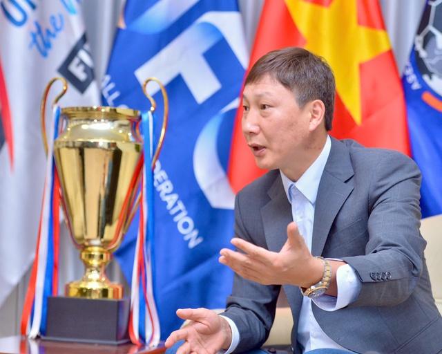 HLV Kim Sang-sik nói khoảnh khắc buồn nhất: 'Khi tôi thấy Hiểu Minh...'- Ảnh 2. HLV Kim Sang-sik nói khoảnh khắc buồn nhất: 'Khi tôi thấy Hiểu Minh...'- Ảnh 2.