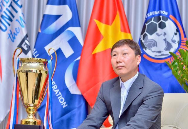 HLV Kim Sang-sik nói khoảnh khắc buồn nhất: 'Khi tôi thấy Hiểu Minh...'- Ảnh 4. HLV Kim Sang-sik nói khoảnh khắc buồn nhất: 'Khi tôi thấy Hiểu Minh...'- Ảnh 4.