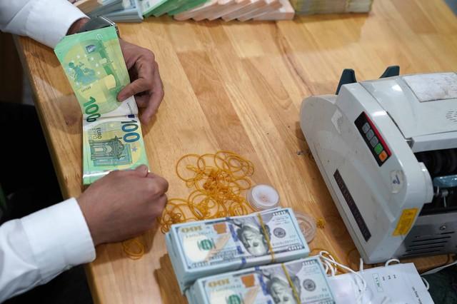 Giá USD hôm nay 6.1.2026: Đô tự do quay đầu giảm - Ảnh 1. Giá USD hôm nay 6.1.2026: - Ảnh 1.