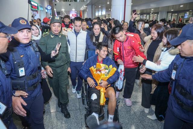 Hiểu Minh lần đầu hé lộ lý do chấn thương, nhập viện ngay trong đêm: Lên bàn mổ ngày nào?- Ảnh 2.
