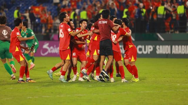 'Người không phổi' đóng đinh 2 chiến thắng cảm xúc cho U.23 Việt Nam: Quá xuất sắc- Ảnh 4. 'Người không phổi' đóng đinh 2 chiến thắng cảm xúc cho U.23 Việt Nam: Quá xuất sắc- Ảnh 4.