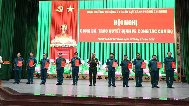 TP . HCM đưa hơn 300 sĩ quan quân đội về Ban Chỉ huy quân sự cấp xã - Ảnh 2. TP . HCM đưa hơn 300 sĩ quan quân đội về Ban Chỉ huy quân sự cấp xã - Ảnh 2.