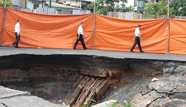 TP.HCM khắc phục sạt lở kênh Tàu Hủ trước ngày 10.2 - Ảnh 1.