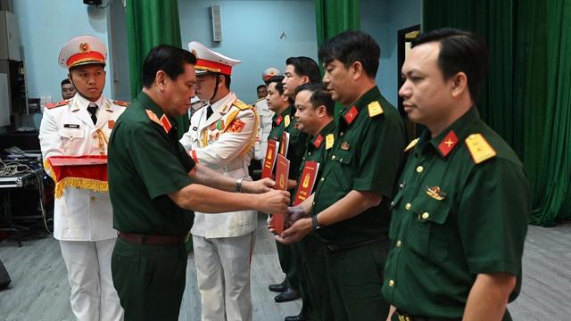 TP . HCM đưa hơn 300 sĩ quan quân đội về Ban Chỉ huy quân sự cấp xã - Ảnh 1. TP . HCM đưa hơn 300 sĩ quan quân đội về Ban Chỉ huy quân sự cấp xã - Ảnh 1.