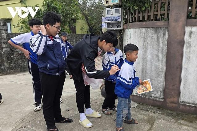 Thủ môn Cao Văn Bình trở về quê hương, người dân Nghệ An chào đón như người hùng- Ảnh 7.