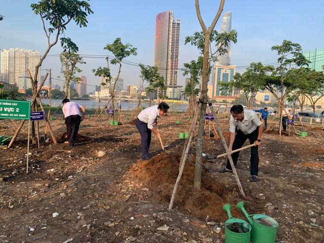 TP.HCM ra quân trồng 200 cây xanh dọc sông Sài Gòn- Ảnh 1. TP.HCM ra quân trồng 200 cây xanh dọc sông Sài Gòn- Ảnh 1.