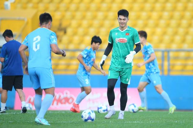 U.23 Việt Nam thua, nhưng Trung Kiên 'thắng': Thầy Kim trao suất bắt chính đội tuyển thay Văn Lâm?- Ảnh 2.