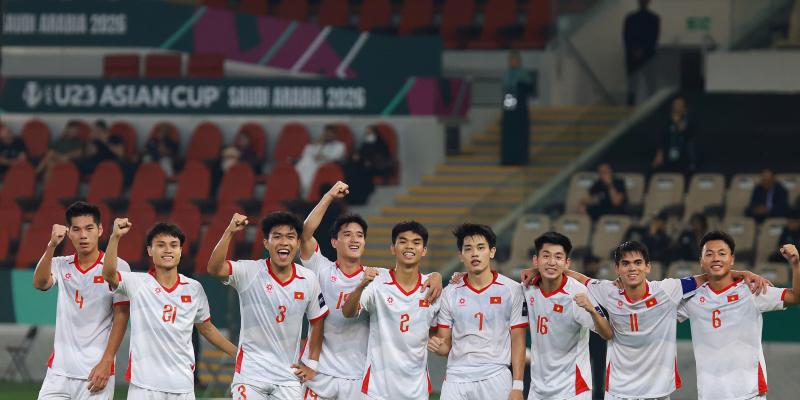 'Điềm lành' chiến thắng của U.23 Việt Nam: Nụ cười Đình Bắc- Ảnh 10. 'Điềm lành' chiến thắng của U.23 Việt Nam: Nụ cười Đình Bắc - Ảnh 11.
