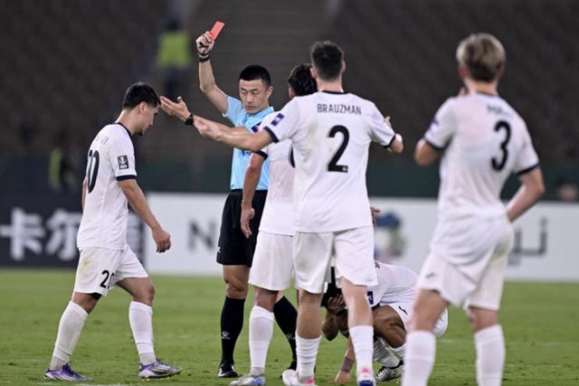 U.23 Kyrgyzstan thua trận, thiệt người: HLV nói gì về U.23 Việt Nam? - Ảnh 2. U.23 Kyrgyzstan thua trận, thiệt người: HLV nói gì về U.23 Việt Nam? - Ảnh 2.