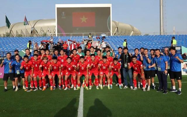 Chủ tịch Tập đoàn Đại Quang Minh treo thưởng 2 tỉ đồng nếu U.23 Việt Nam lọt vào chung kết châu Á- Ảnh 1. Chủ tịch Tập đoàn Đại Quang Minh treo thưởng 2 tỉ đồng nếu U.23 Việt Nam lọt vào chung kết châu Á- Ảnh 1.