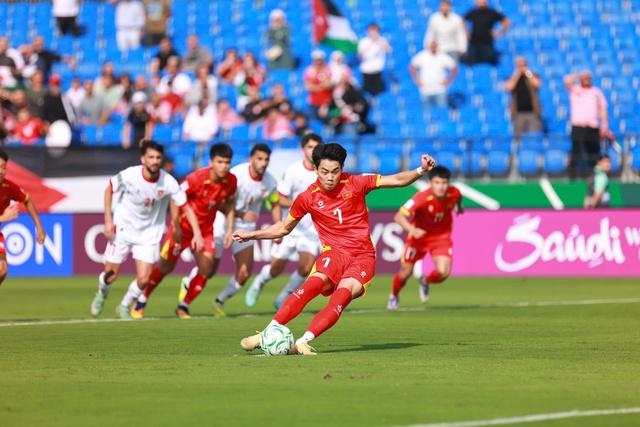 U.23 Trung Quốc phòng thủ hay nhất giải, nhưng đừng quên thầy Kim còn chiếc 'chìa khóa' này- Ảnh 2. U.23 Trung Quốc phòng thủ hay nhất giải, nhưng đừng quên thầy Kim còn chiếc 'chìa khóa' này- Ảnh 2.