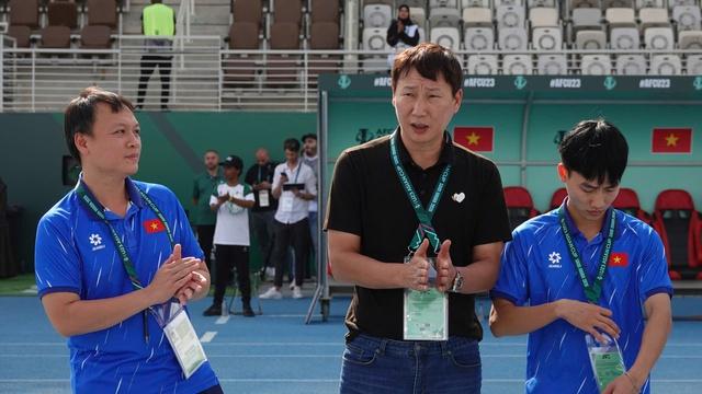 U.23 Việt Nam trở lại mặt đất khẩn, U.23 Kyrgyzstan không còn gì để mất đáng gờm... - Ảnh 3.